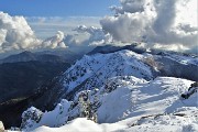 73 Seguo in discesa la traccia di salita in cresta